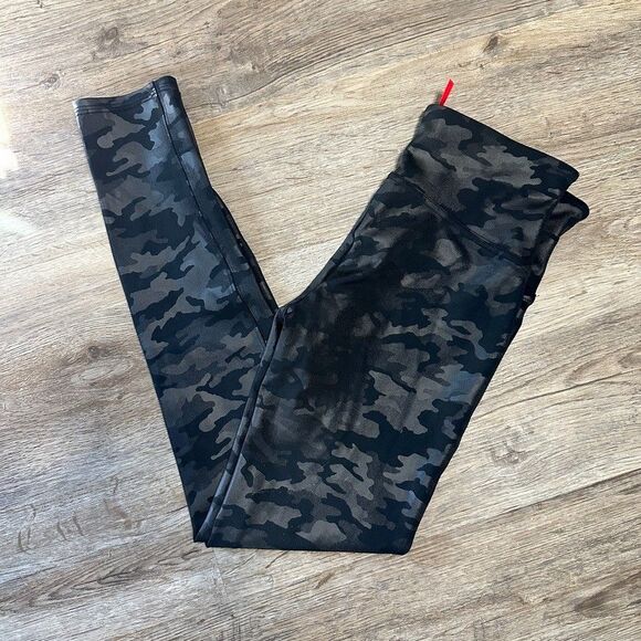 Spanx Womens Medium Petite Pull On Black Camo Leggings Slimming Shiny - Picture 1 of 6